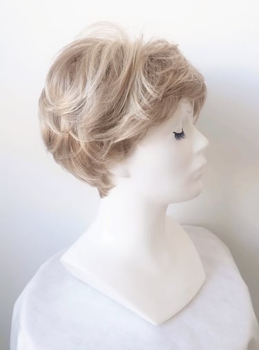 natūralios blond spalvos trumpų plaukų perukas, bob kirpimas