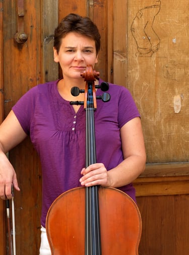 Kovács Adrienne, cselló, nagybőgő