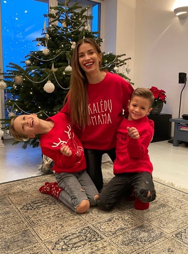 Kalėdinė fotosesija su kalėdiniais džemperiais