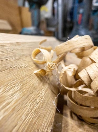 gros plan sur copeaux plaisir et art du travail du bois