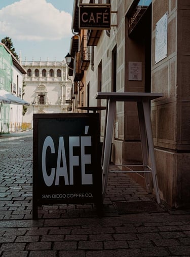 fachada cafetería especialidad sdcc bedel con universidad alcalá al fondo