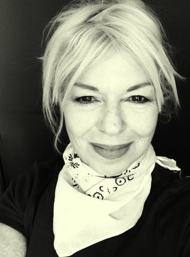 Tarot Reader Los Angeles in person & online tarot readings by Maya Britan psychic artist