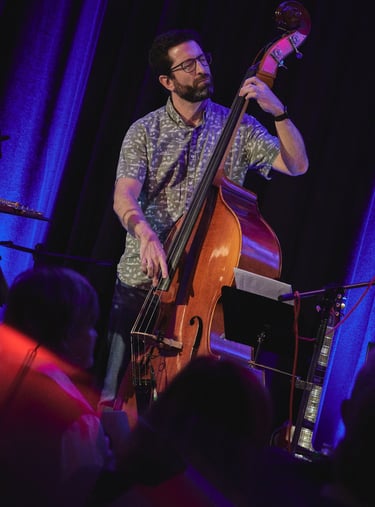 Sebastian Kühn, Kontrabass, Glockenspiel