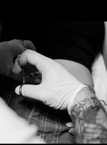 piercing au ventre d'une femme