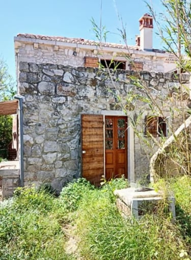 fachada nova de pedras naturais após a reforma.