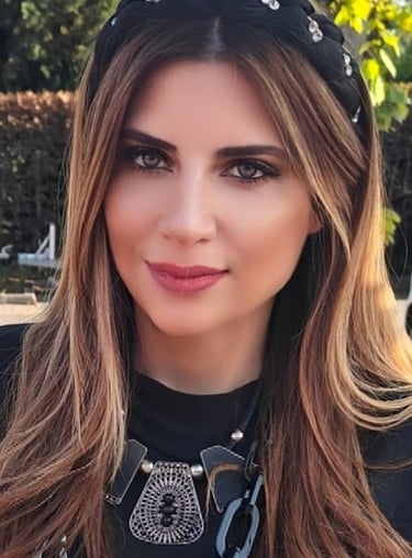 Erika da Brabel Club - a woman with long hair that travels a lot!