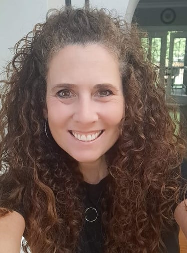 Bonnie Finn Founder and Contributor to Finn's Footprints Travel Blog focusing on budget travel tips
