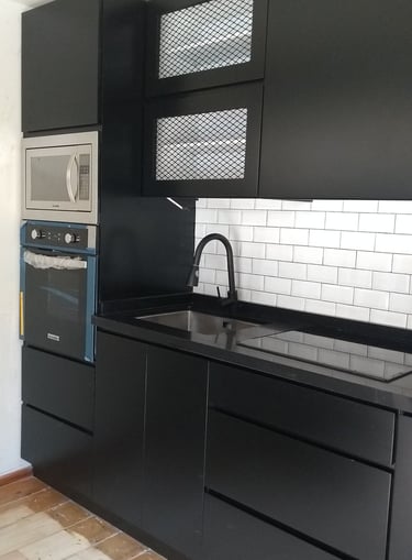 Cocina barnizada en negro