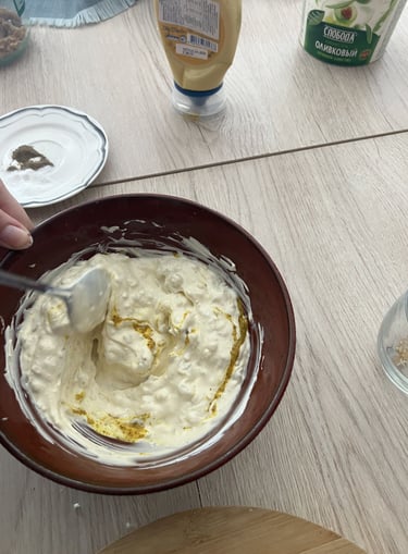 eine Sauce, in der alle Zutaten vermischt werden