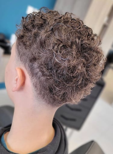 oupe homme et enfant au salon de coiffure l'Arabesque à Guilherand-Granges.