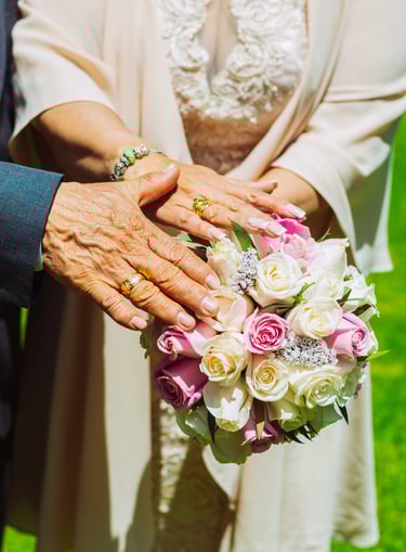 Entrada de la novia en su boda en Bogotá — fotografía TheLens.