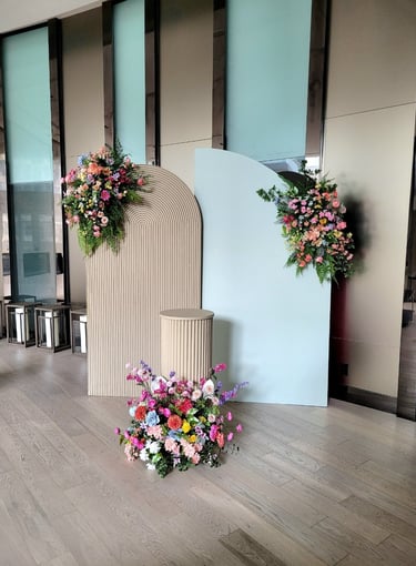 a bunch of flowers are sitting on a wooden plinth floor