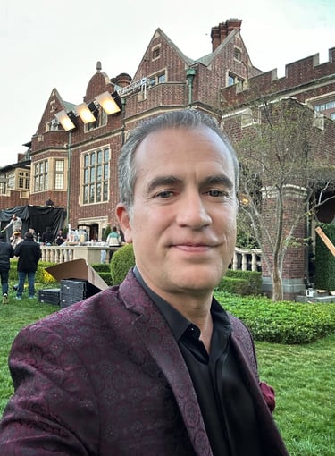 On set: TV series. "Your Friends and Neighbors" Season 2