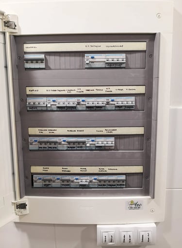 Montaje profesional de sistemas eléctricos residenciales y comerciales