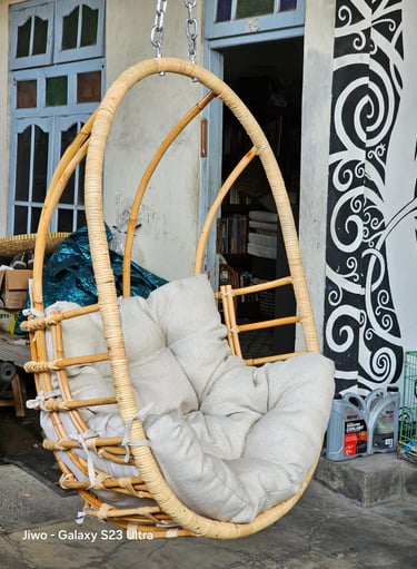 Sissy Boy Homeland legend, Egg chair.