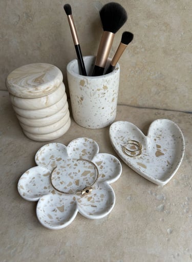 pots coupelle fleurs et coeur en résine écoresponsable Maison Charlett