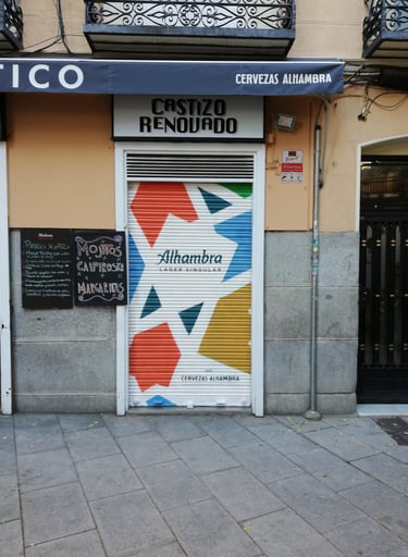 graffiti pintura en cierre metálico Xantico Madrid