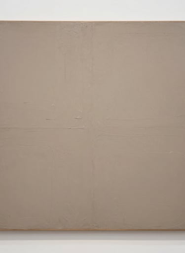 A large-scale minimalist painting with thick Earthy taupe and Soft off-white impasto textures, hanging on a white wall in a South American / Argentine gallery.