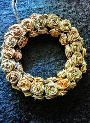 Rose corn husk rose wreath for sustainable blossom decor 