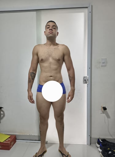 homem com músculos e pouco percentual de gordura