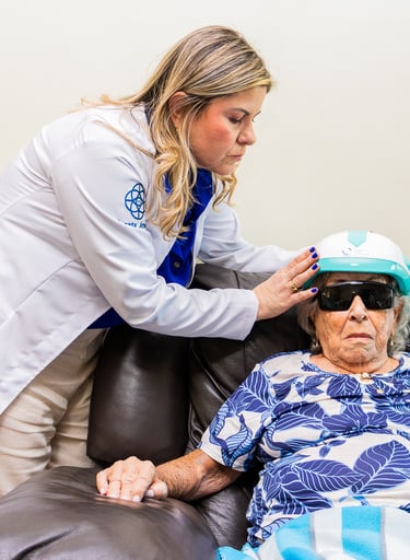 Sessão de fotobiomodulacao transcraniana associada a neuromodulacao