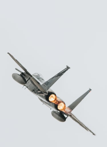a fighter jet flying through the air f-16