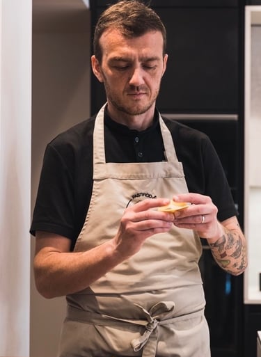 Alexis Vergnory chef de cuisine Pastificio e Risotteria faisant des pâtes fraîches
