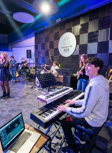 Giovane Studente di Pianoforte Presso Creative Hub Academy