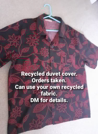Recycled material used for this vintage Men's Hawaiian shirt