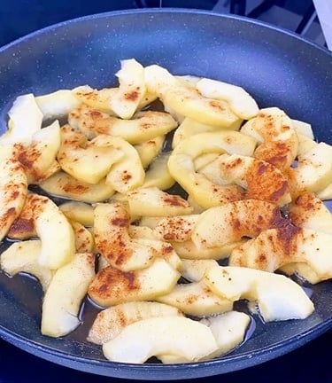 Cook the apples in a pan