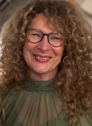 Glasses, Lips, Curly Hair, Green, Blonde, Female, Eyes, Cheeks, Smile