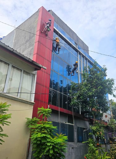 a man on a rope rope with a group of people climbing up a building