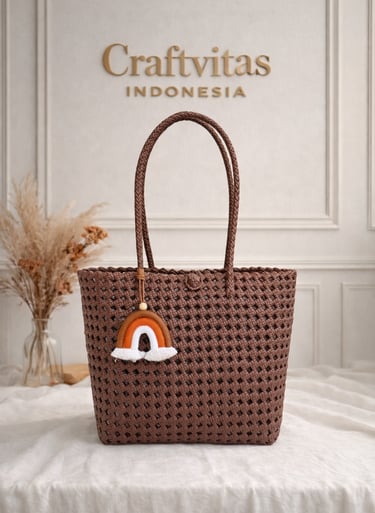 Tas anyaman plastik model sekar warna coklat handmade Craftvitas Indonesia
