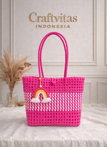 Tas anyaman plastik model sekar pink kombinasi motif handmade Craftvitas