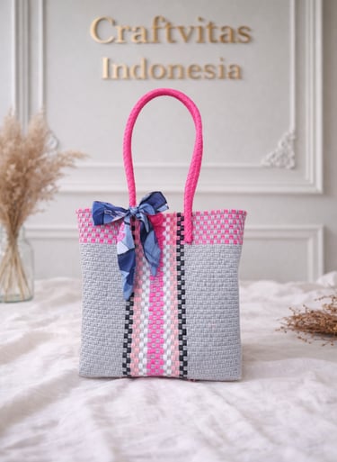 Tas anyaman plastik motif batik abu pink handmade dari Craftvitas Indonesia