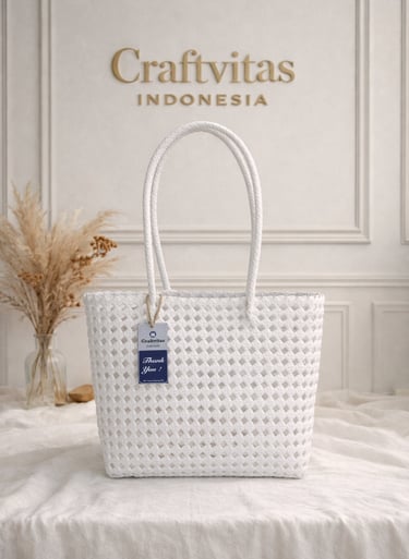 Tas anyaman plastik model sekar warna putih handmade Craftvitas Indonesia