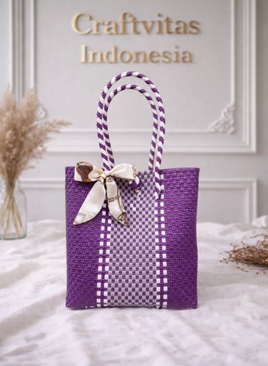 Tas anyaman plastik motif batik ungu putih handmade Craftvitas Indonesia