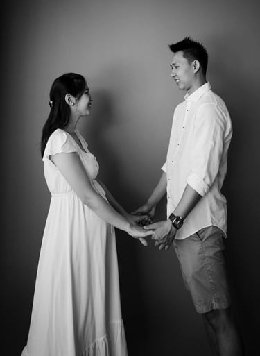 Black and white maternity portrait during a family photography session at Anantara Uluwatu.