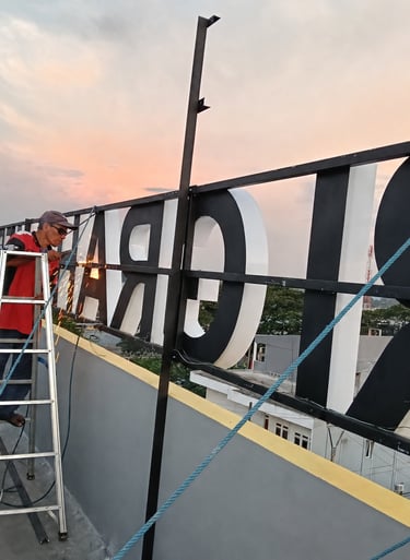 Layanan instalasi signage apapun dan dimanapun oleh Angel Family Laser, melayani se-Jabodetabek.