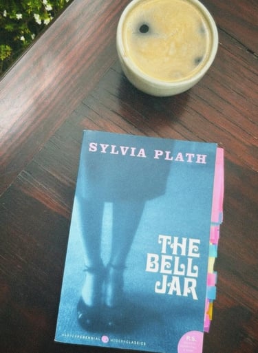 un libro y una taza de café
