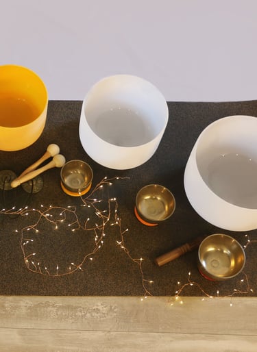 sound bath with 5 bowls and lights