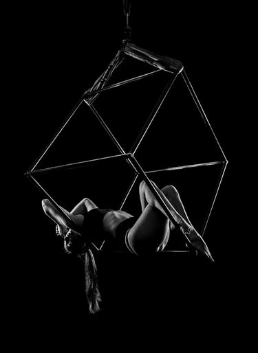 Cube aérien en clair obscur Maude Tourret photography