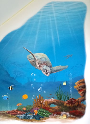 Une fresque murale peinte représentant une tortue dans un univers sous-marin lumineux et coloré