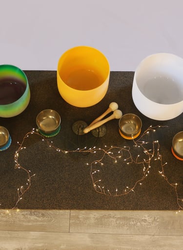 sound bath with 5 bowls and lights 