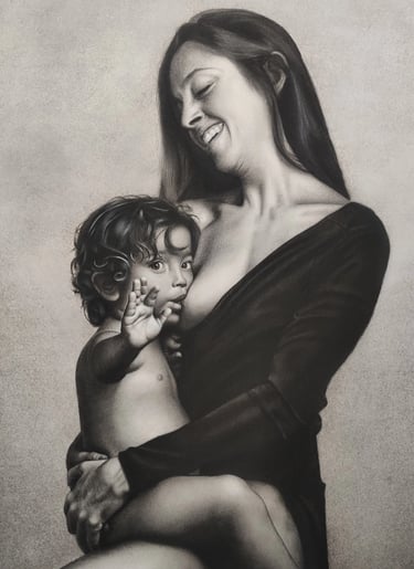 Dibujo hiperrealista maternidad lactancia al carboncillo por Juan Martín Villate