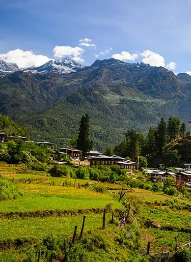 drugyal_dzong_with_mount_jhomhlhari_at_the_backdrop_in_paro_valley_during_autumn_season