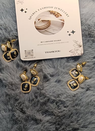 e pairs of a picture of a set of threearrings and a ring