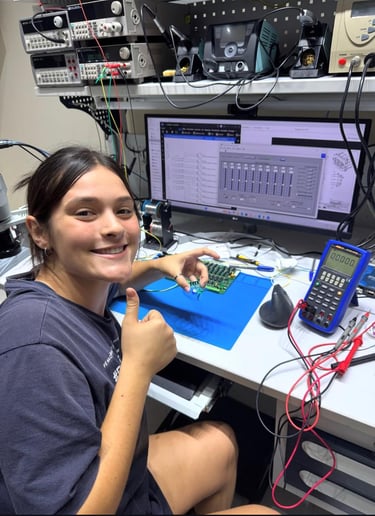 Anabella - ótima estudante de eletrônica