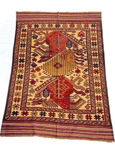 a rug with a large rug and a rug