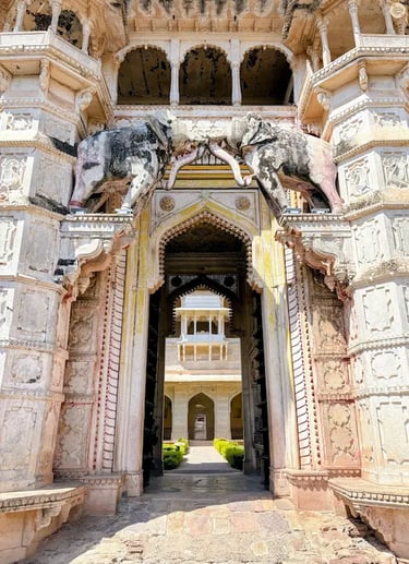 Hathi Pol at Garh Palace Bundi — the majestic elephant gate marking royal entry to the fort.